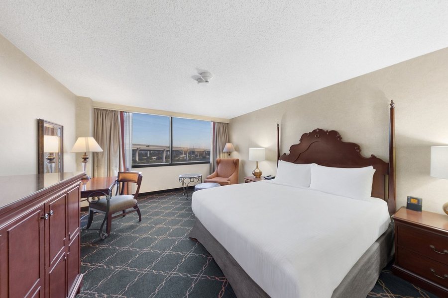 Austin Southpark Hotel — Guest room