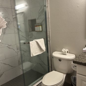 Austria Hof Lodge — Bathroom