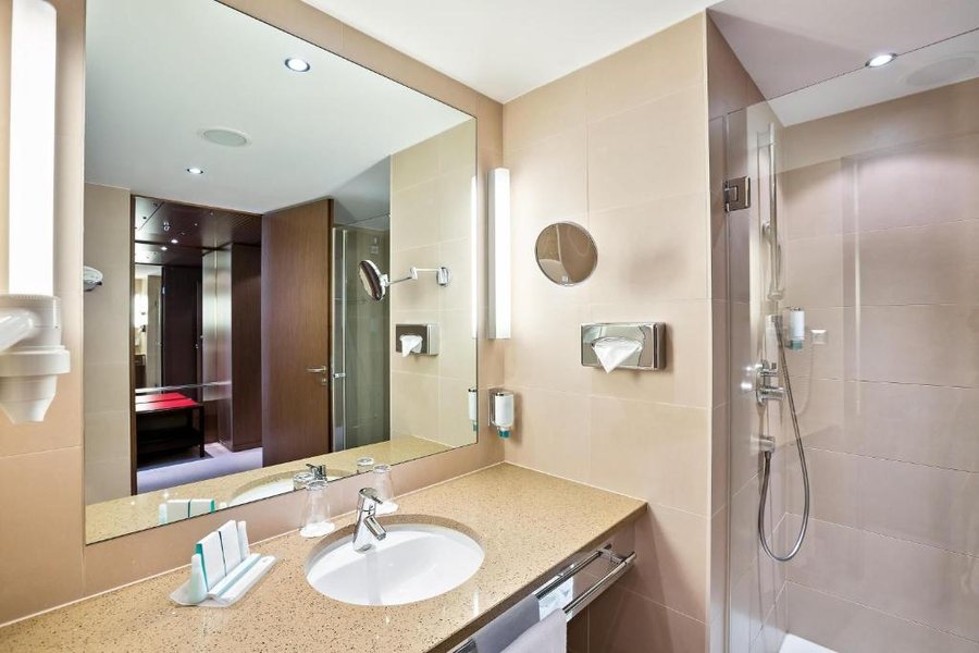 Austria Trend Hotel Lassalle — Bathroom