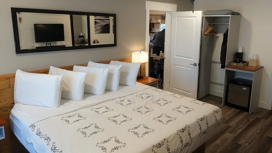 Autumn Creek — Guest room
