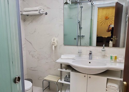 AVA Hotel Athens — Bathroom