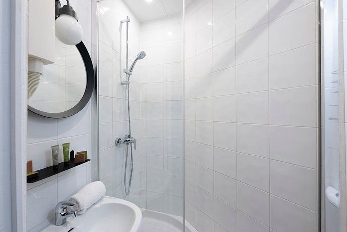 Avalon Cosy Hotel Paris Gare du Nord — Bathroom