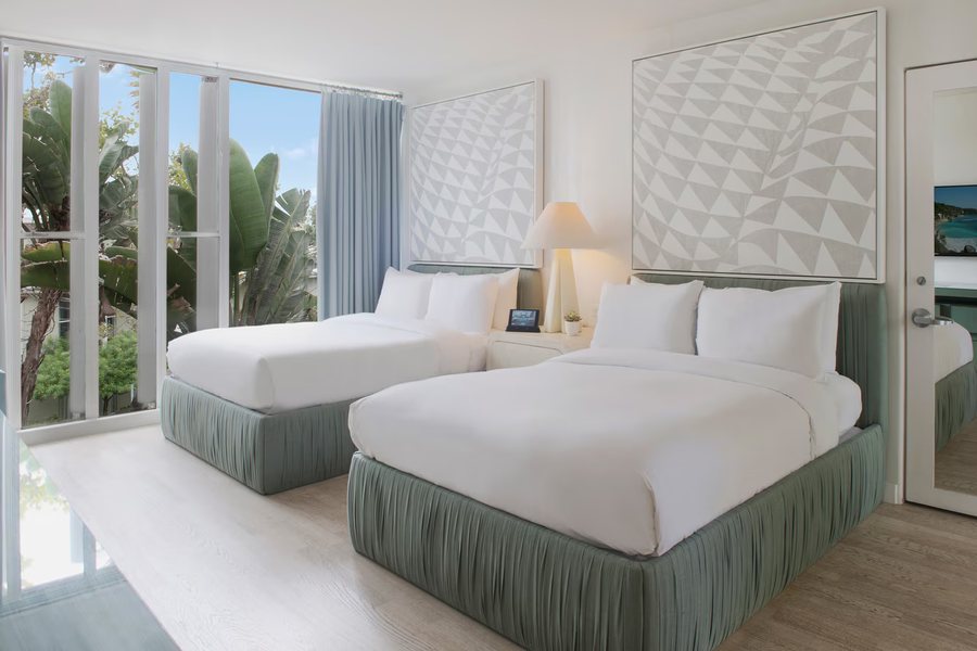 Avalon Hotel Beverly Hills — Guest room