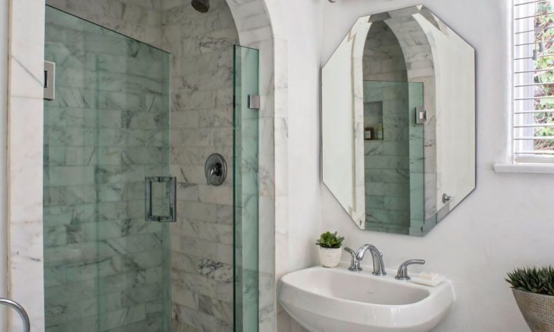 Avalon Hotel Bungalows Palm Springs — Bathroom