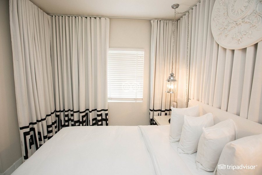 Avalon Hotel Bungalows Palm Springs — Guest room