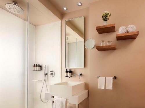Avani Palazzo Moscova Milan Hotel — Bathroom