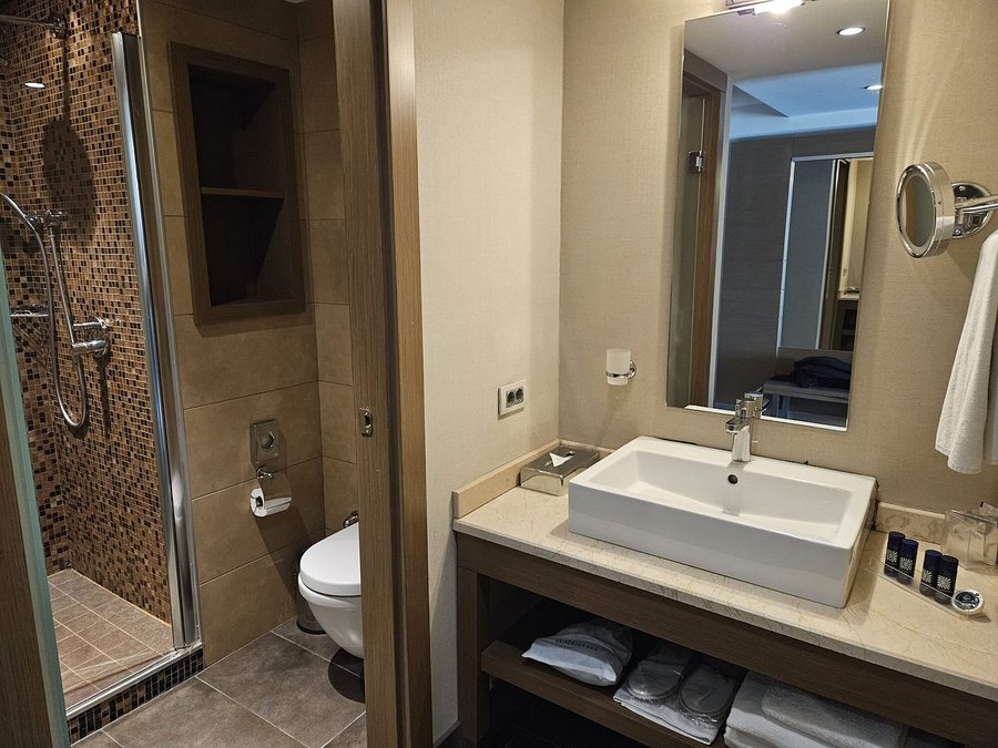 Avantgarde Urban Taksim Istanbul — Bathroom