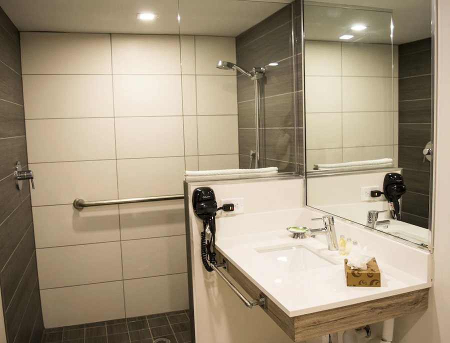 Avanti International Resort Orlando Florida — Bathroom