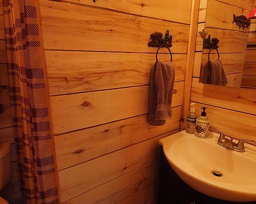 Avens Alaska formerly Wrangell Mountains Wilderness Lodge — Bathroom