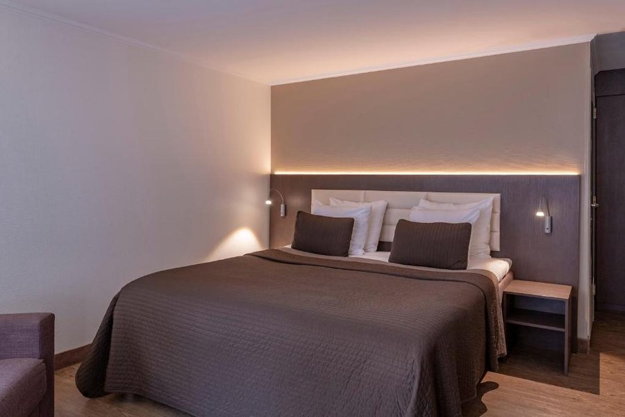 Avenue Hotel — Guest room