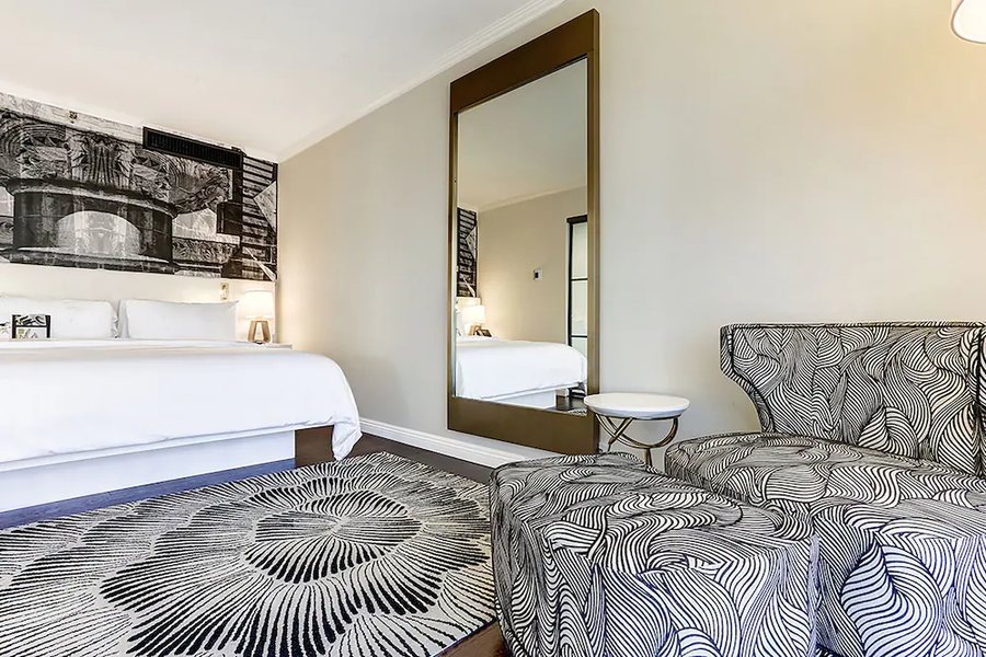 Avenue of the Arts Costa Mesa a Tribute Portfolio Hotel — Guest room
