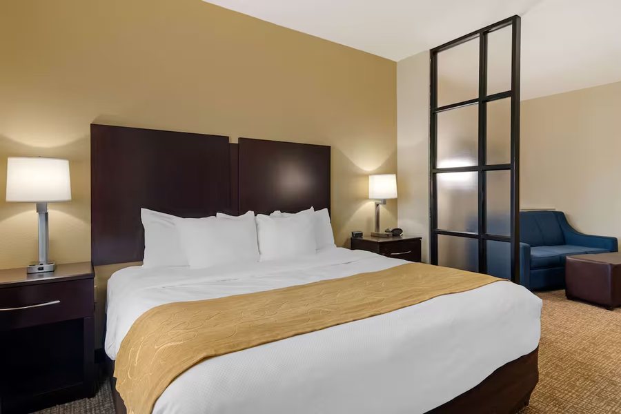 Avid Hotel Byron Warner Robins by IHG — Guest room