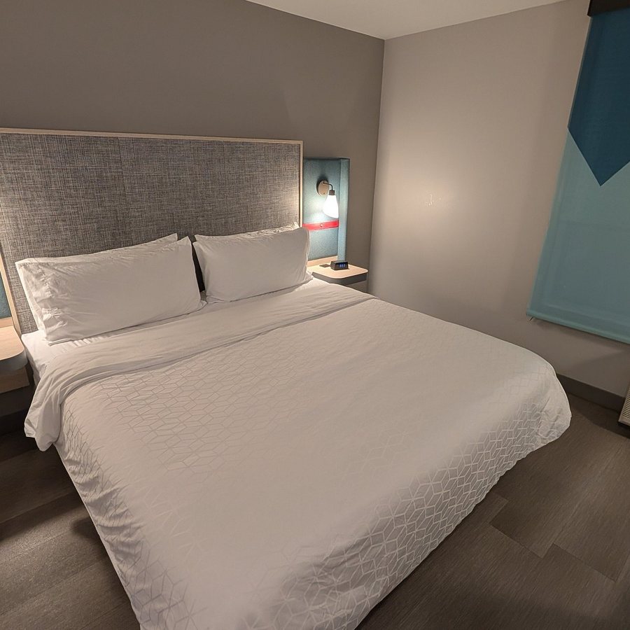 Avid Hotel Cincinnati N West Chester by IHG — Guest room