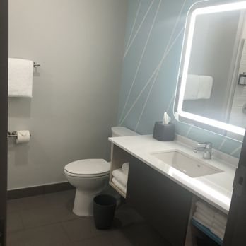 Avid Hotel Denver Airport Area by IHG — Bathroom