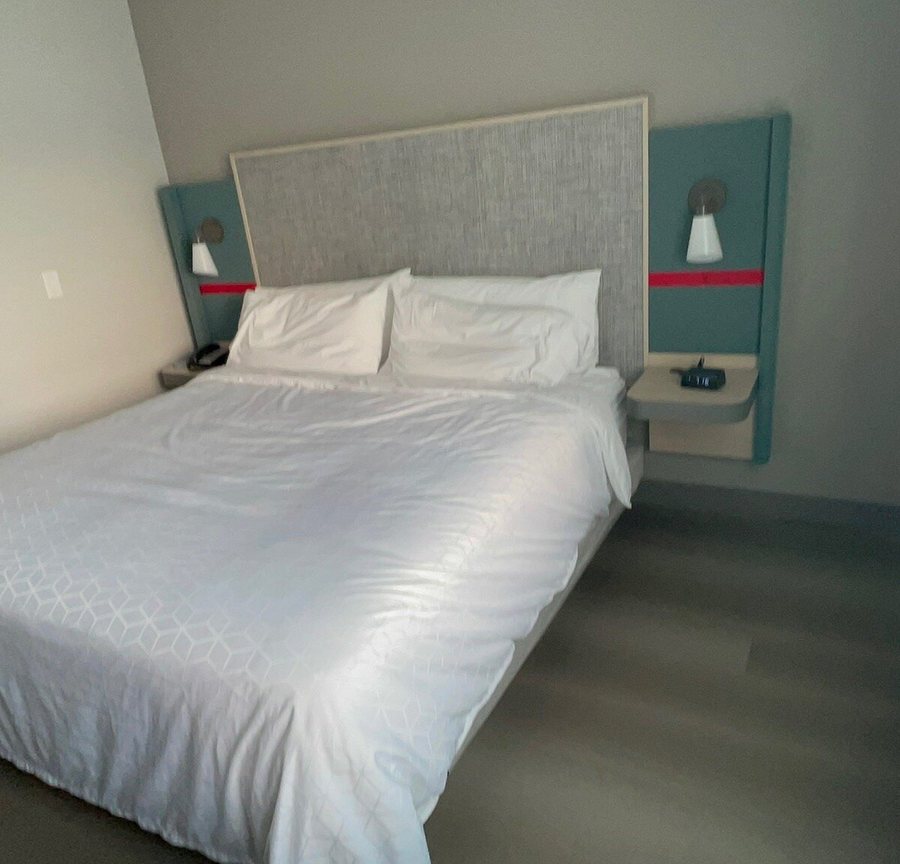 Avid Hotel Fort Worth aE Fossil Creek by IHG — Guest room