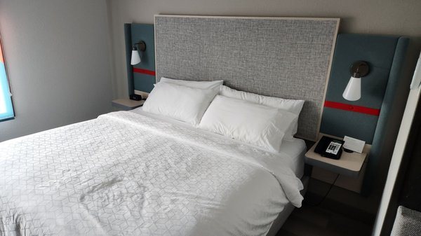 Avid Hotel Lexington Hamburg Area by IHG — Guest room