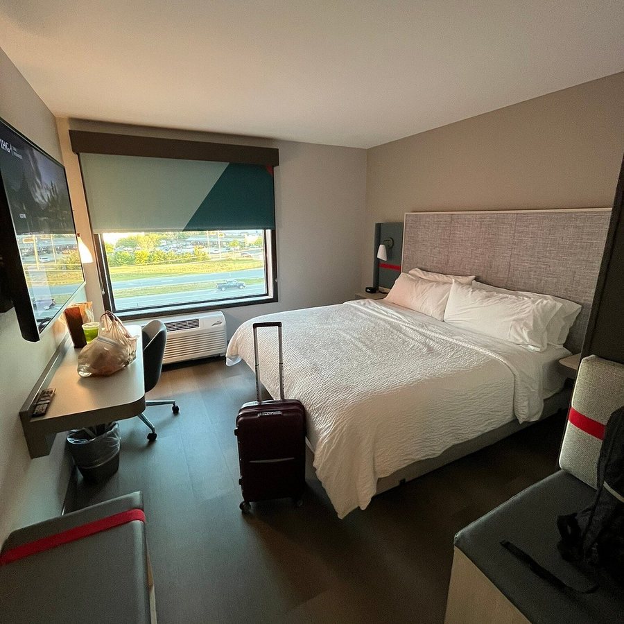 Avid Hotel Nashville South Smyrna by IHG — Guest room