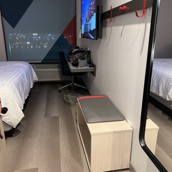 Avid Hotel Oklahoma City Quail Springs by IHG — Guest room