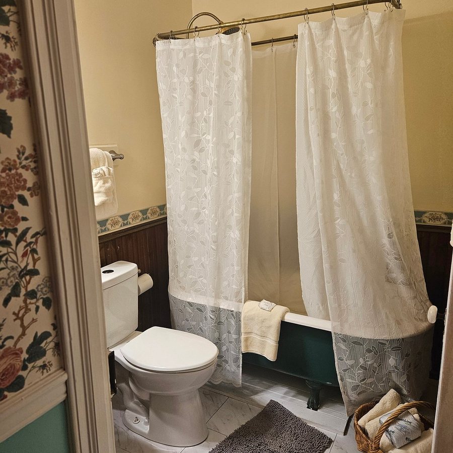 Avondale by the Sea — Bathroom