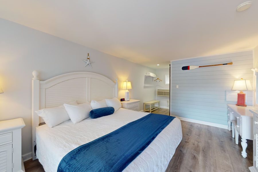 Avondale by the Sea — Guest room