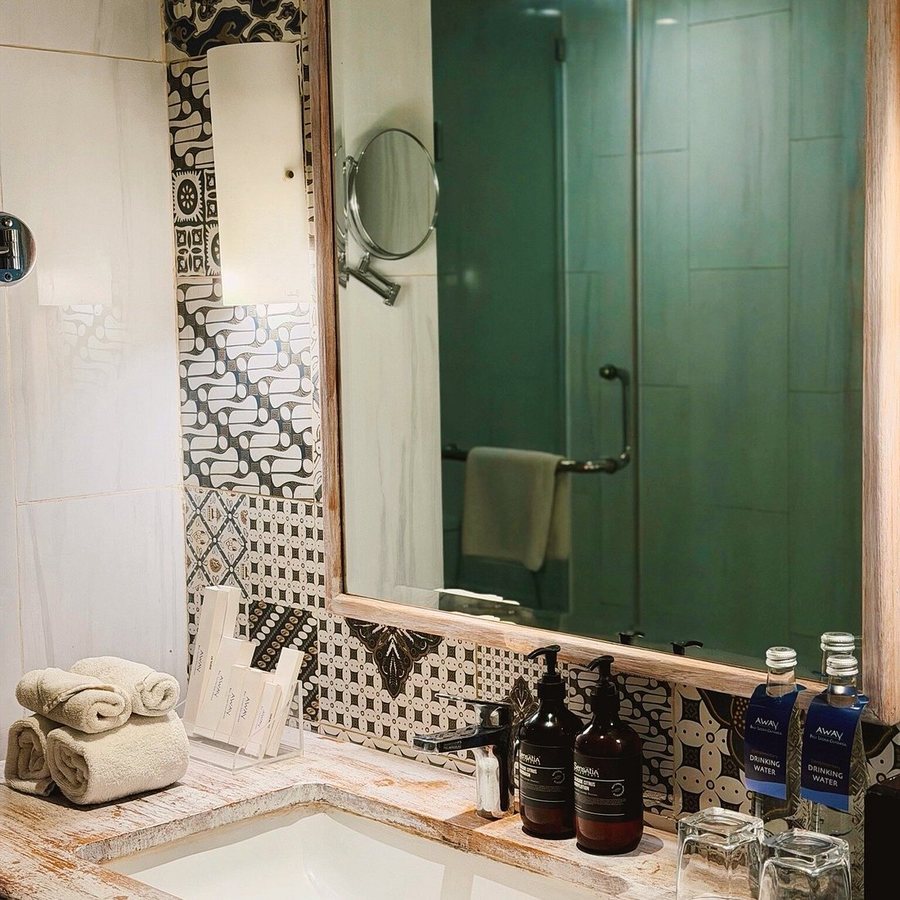 Away Bali Legian Camakila — Bathroom