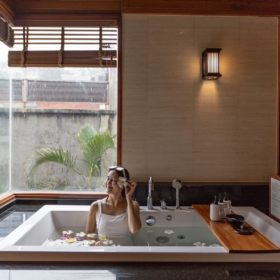 Ayara Kamala Resort Spa — Bathroom