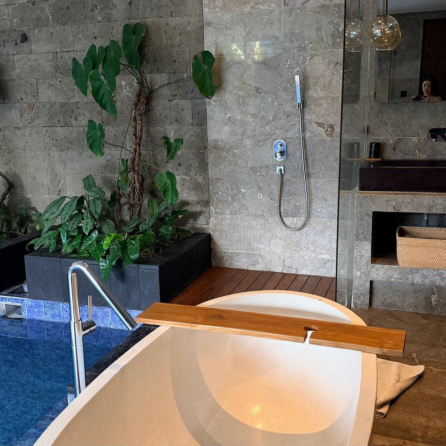 Ayona Beach Villa Canggu By Ini Vie Hospitality — Bathroom