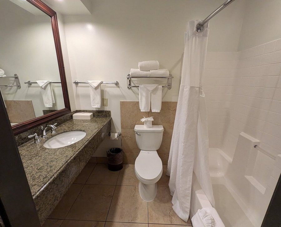 Ayres Hotel Costa Mesa Newport Beach — Bathroom