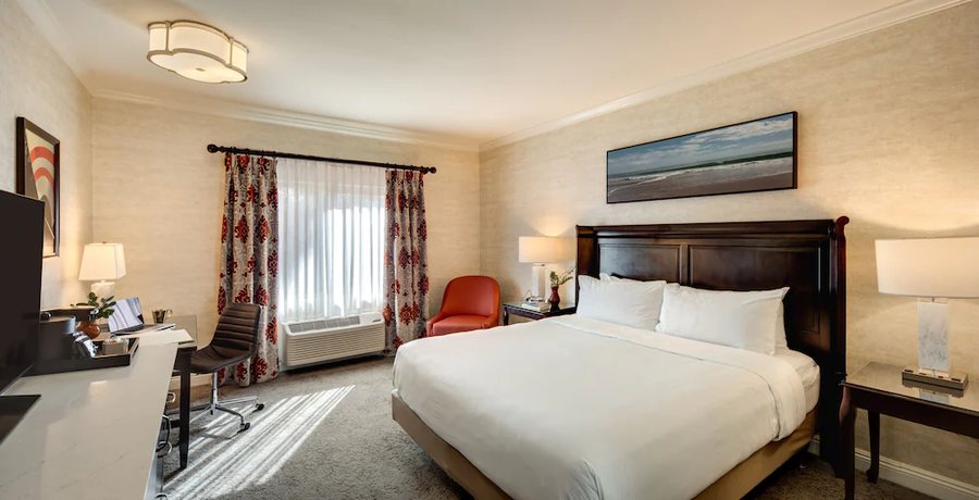 Ayres Hotel Costa Mesa Newport Beach — Guest room