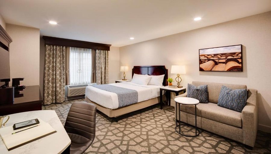 Ayres Hotel Redlands Loma Linda — Guest room