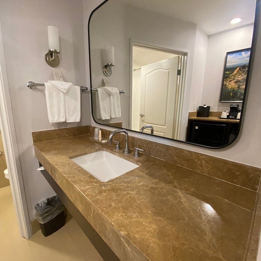 Ayres Hotel Spa Moreno Valley — Bathroom