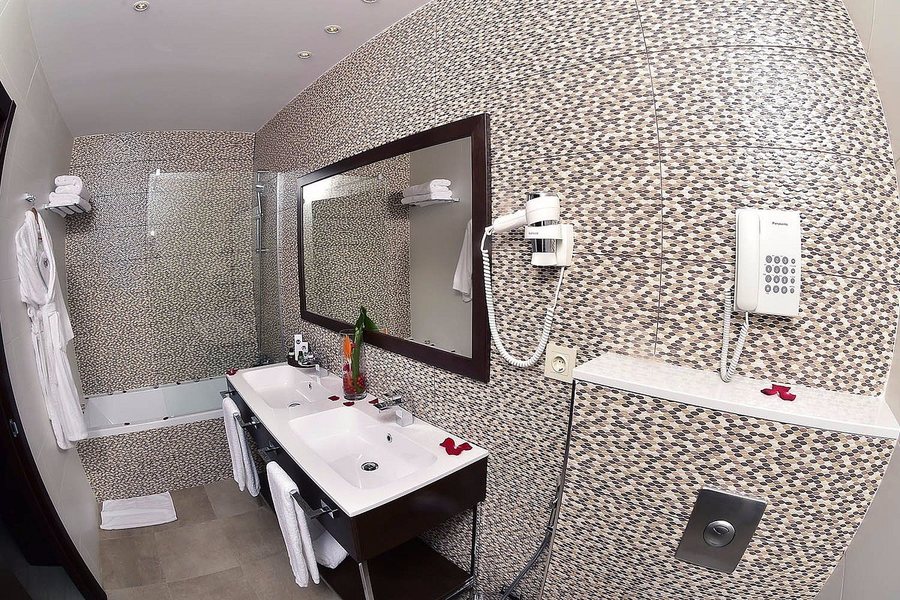 AZ Hotel Zeralda — Bathroom