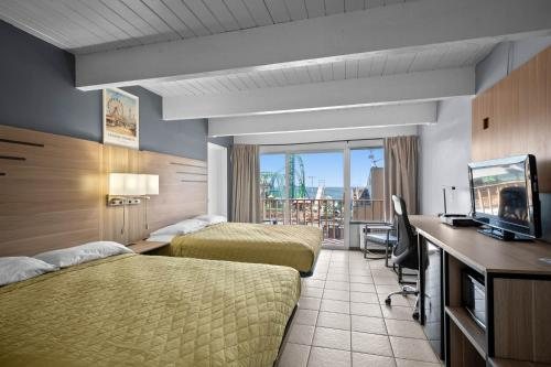 Aztec Ocean Resort — Guest room