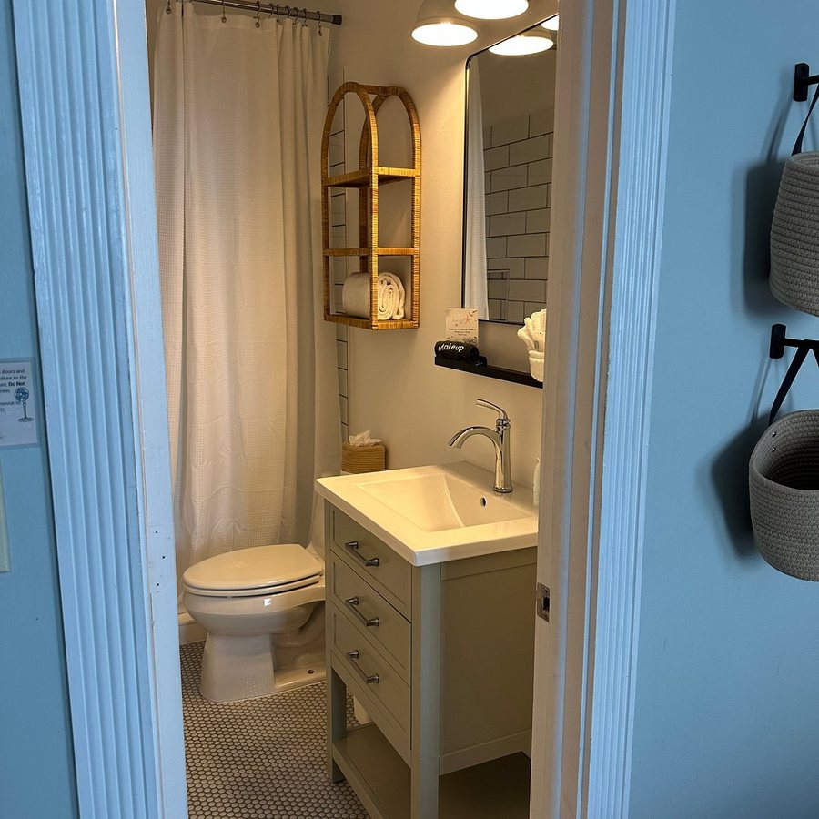 Azul Key West — Bathroom