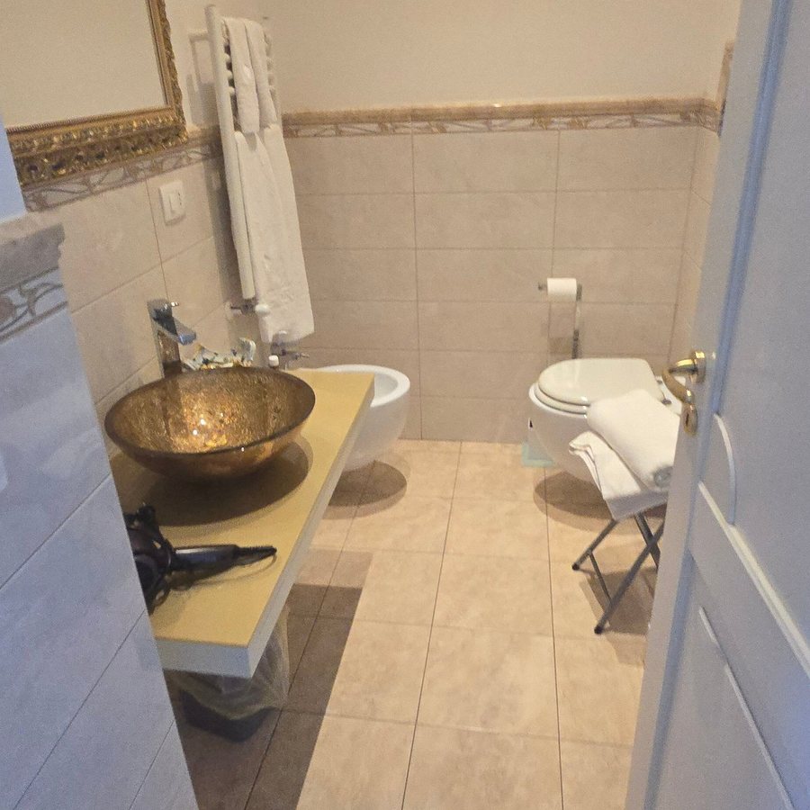 B B Dietro il Teatro — Bathroom
