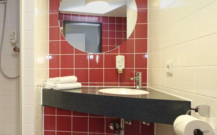 B B Hotel Berlin Alexanderplatz — Bathroom
