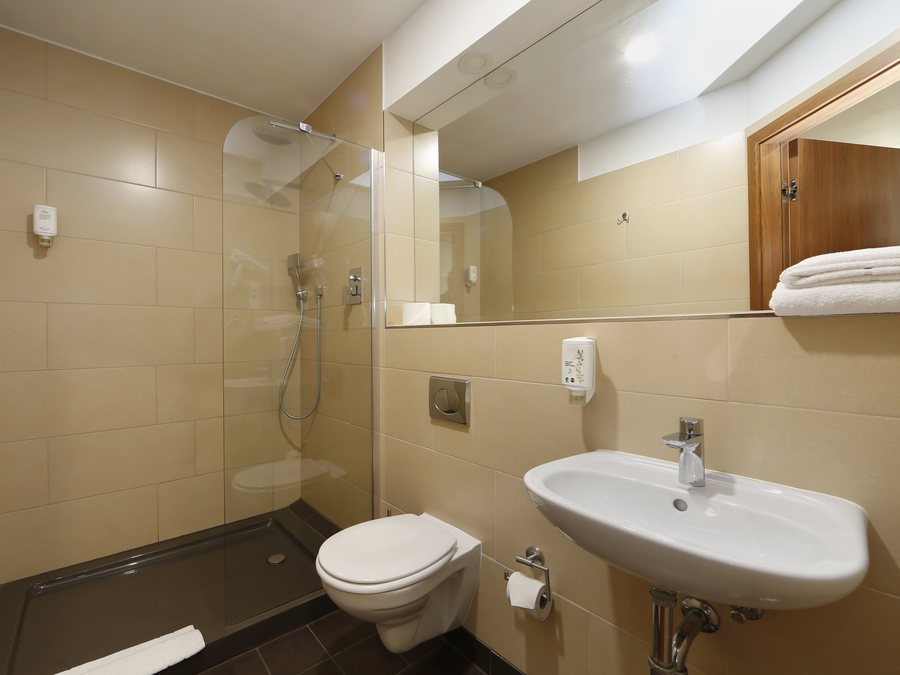 B b Hotel Berlin tiergarten — Bathroom