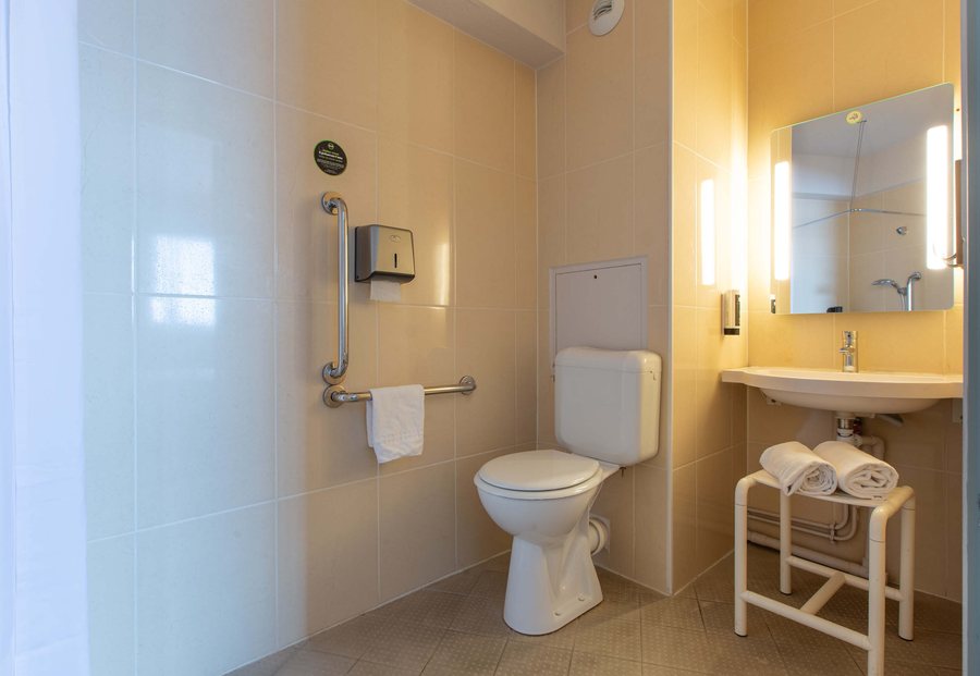 B B HOTEL Blois Sud Vineuil — Bathroom