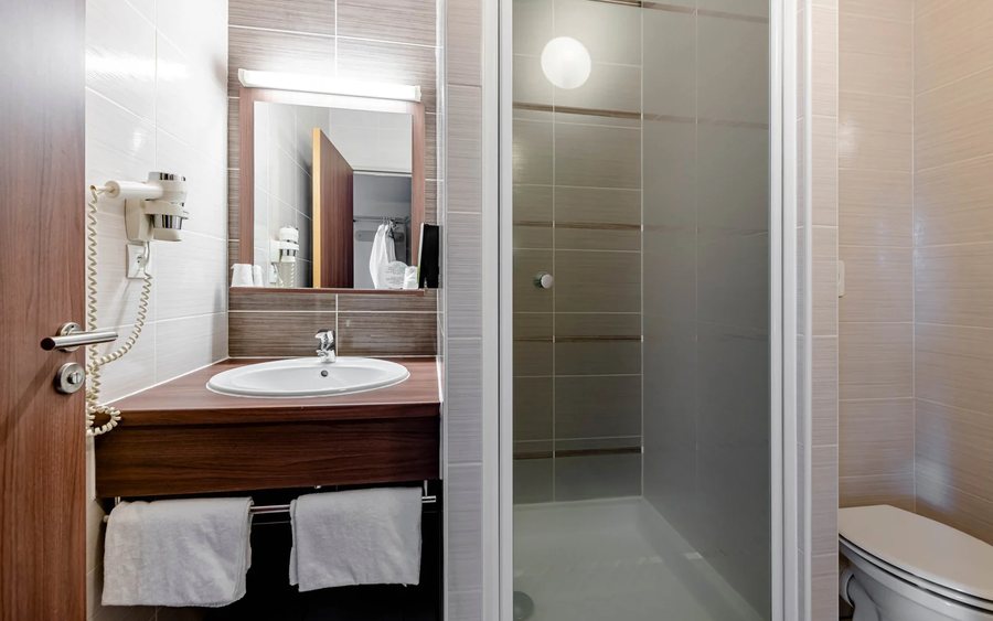 B B HOTEL Bordeaux Talence — Bathroom