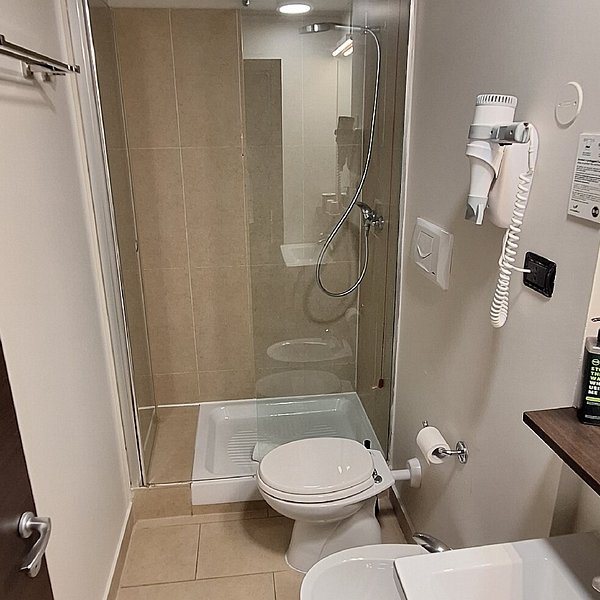 B B Hotel Firenze Novoli — Bathroom