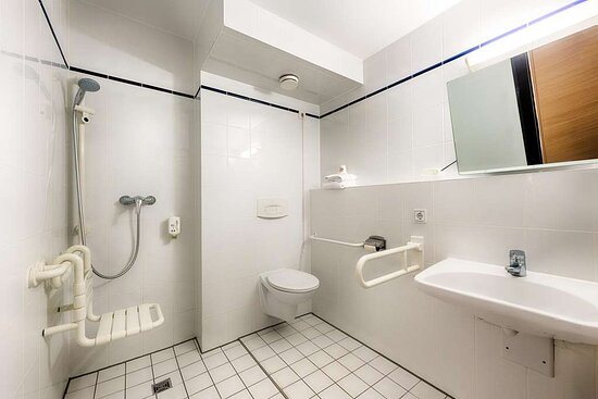 B b Hotel Koln frechen — Bathroom