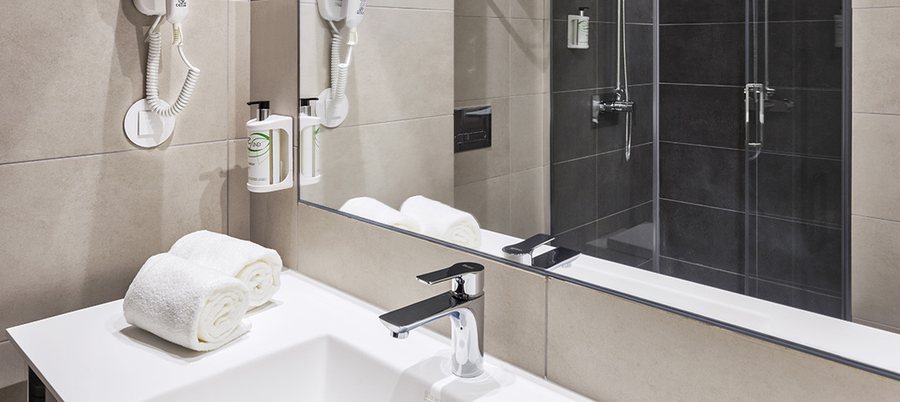 B B HOTEL Lisboa Aeroporto — Bathroom