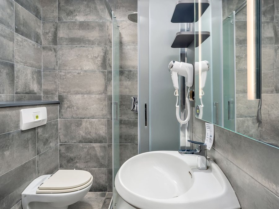 B B Hotel Milano Ornato — Bathroom