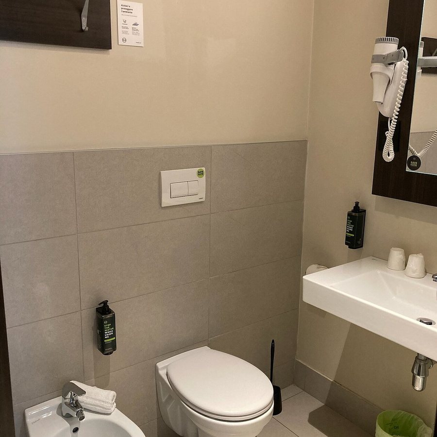 B B Hotel Milano Sant Ambrogio — Bathroom