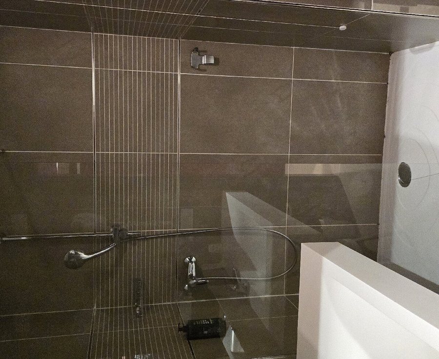 B B Hotel Trento — Bathroom