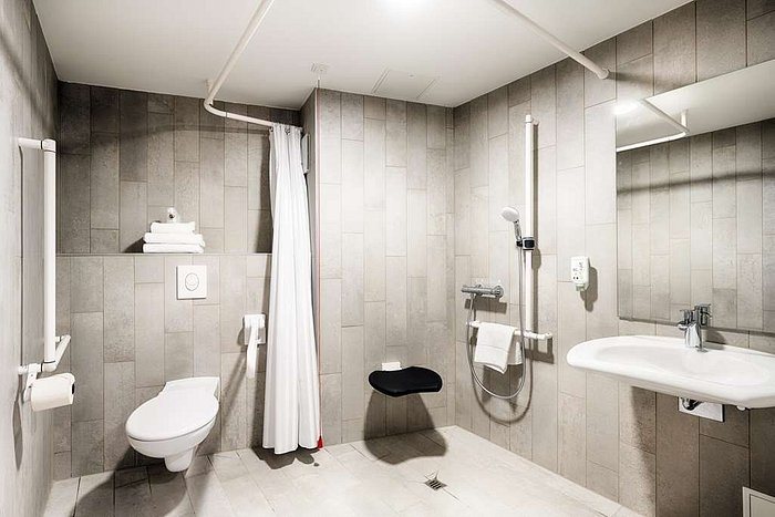 B B Hotel Wien Hbf — Bathroom