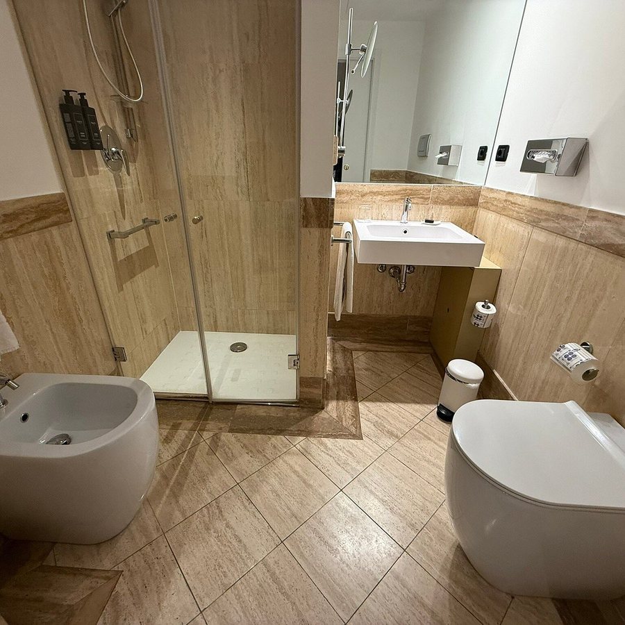 B B Opera — Bathroom