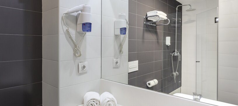 B Garden BCN Barcelona Catalonia — Bathroom
