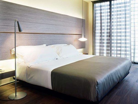 B Hotel Barcelona Catalonia — Guest room