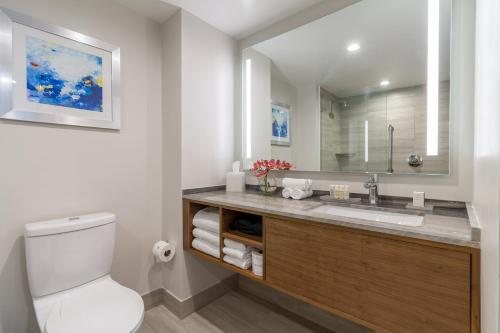 B Ocean Resort Fort Lauderdale Beach — Bathroom